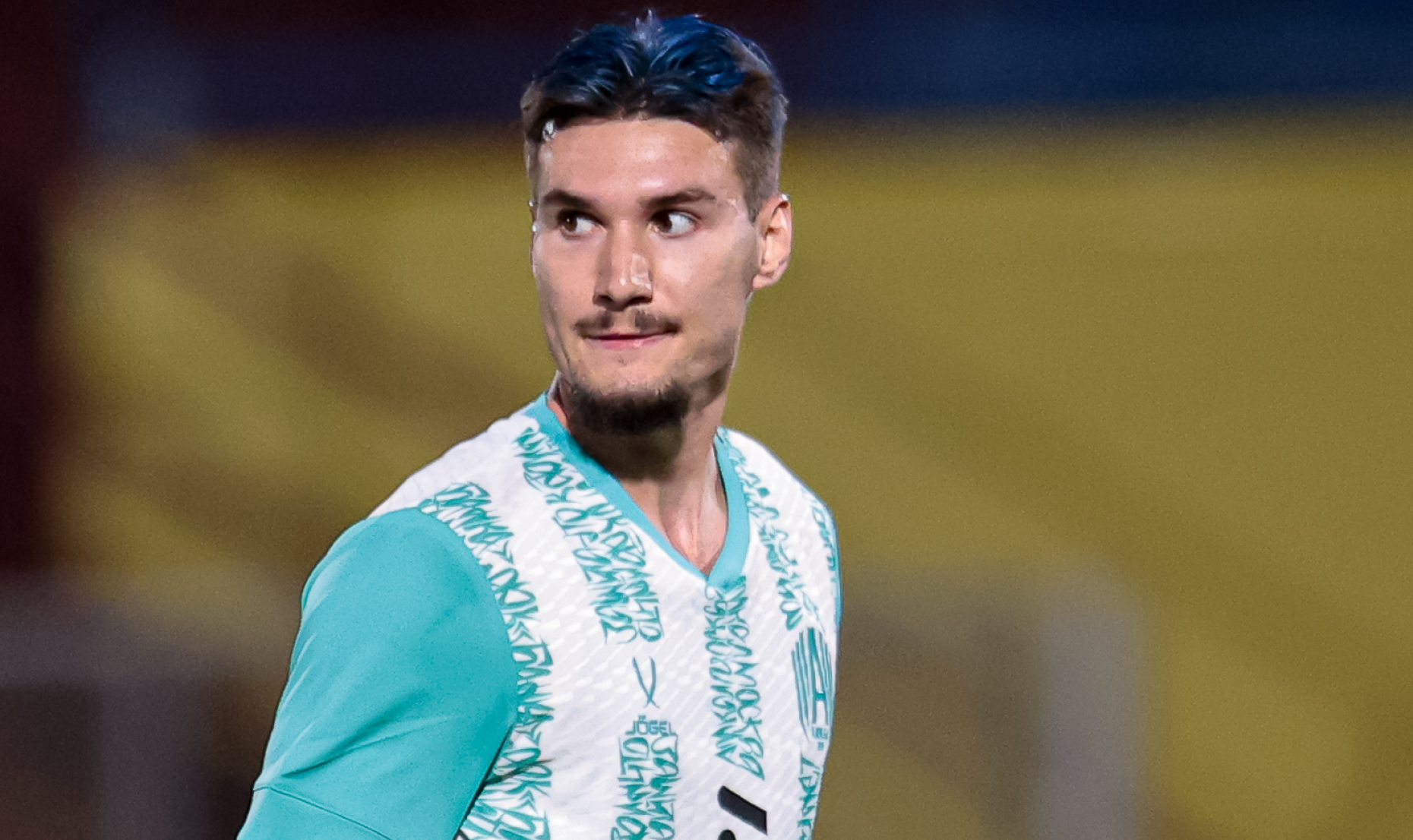 Перформанс от «Амкала» в честь Лебедева: автор первого гола сезона покрасился в синий прямо на игре Перформанс от «Амкала» в честь Лебедева: автор первого гола сезона покрасился в синий прямо на игре