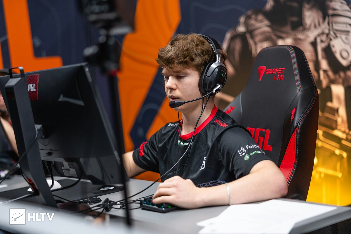 Снайпер B8 оценил форму и смену IGL по Counter-Strike 2