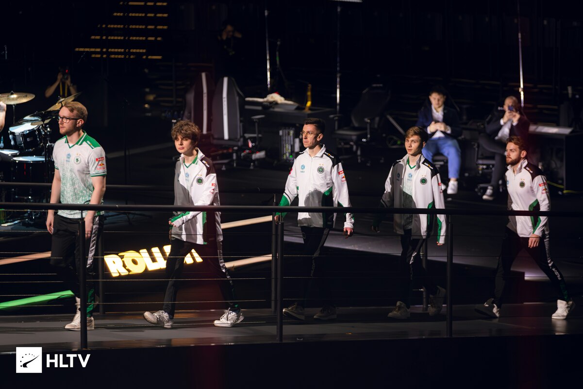 Msdossary выразил полное доверие игрокам и тренеру Team Falcons