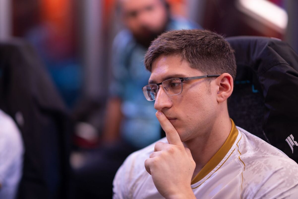 Fly сравнил стили SabeRLight и Daxak по Dota 2