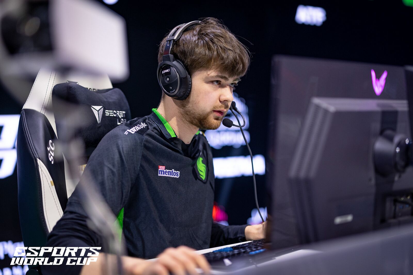 Игроки Team Falcons собрались на длительный буткемп