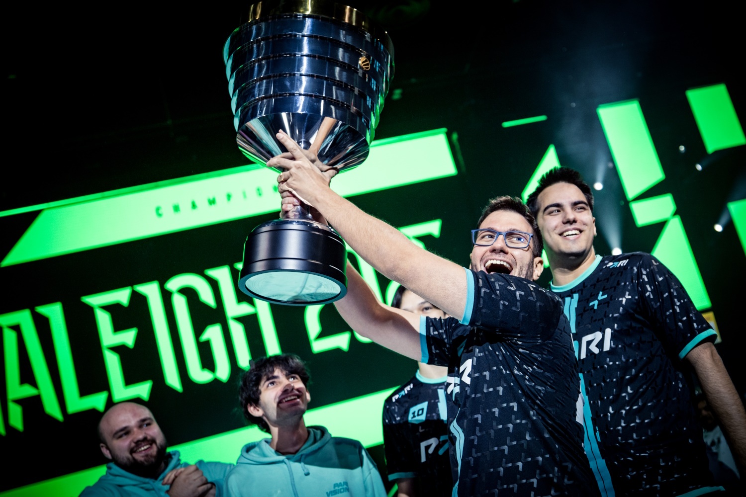 Astini разнес HEROIC за одинаковые ошибки в Dota 2