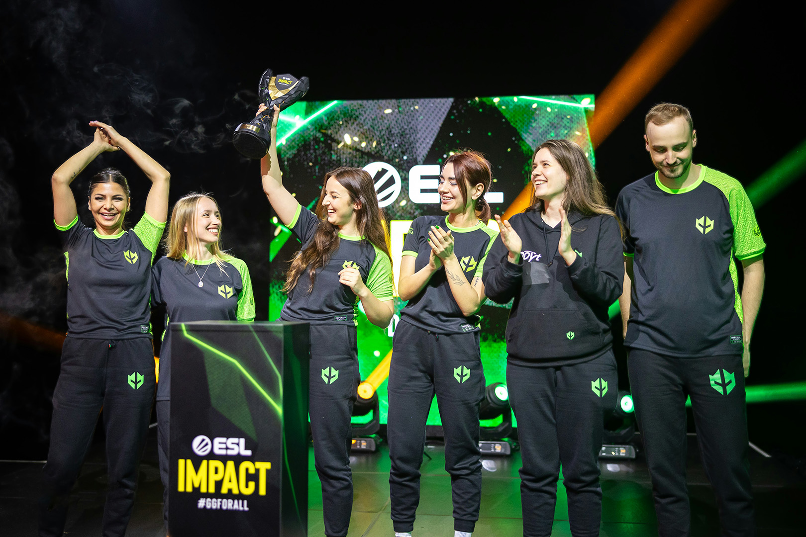 Именитые киберспортсменки по&nbsp;Dota 2 подверглись буллингу из-за голоса